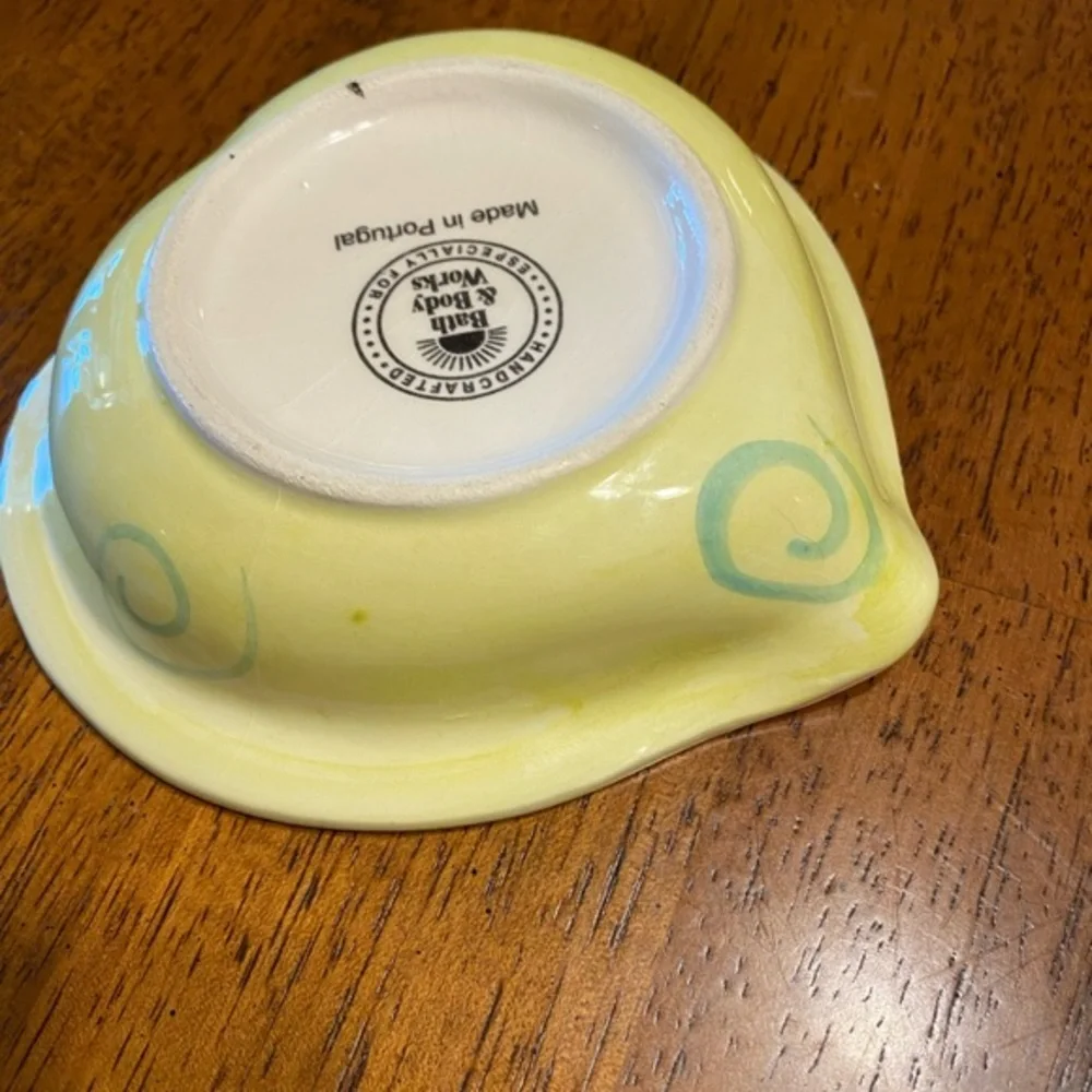 Bath and Bodyworks heart shaped dish. ‎ Vintage